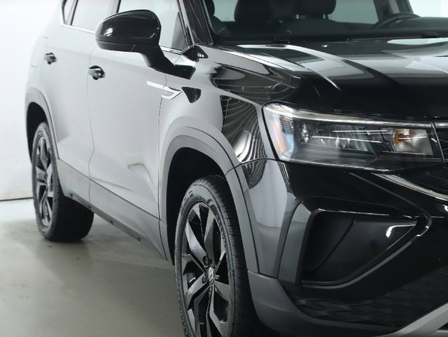 Used 2024 Volkswagen Taos SE image 8