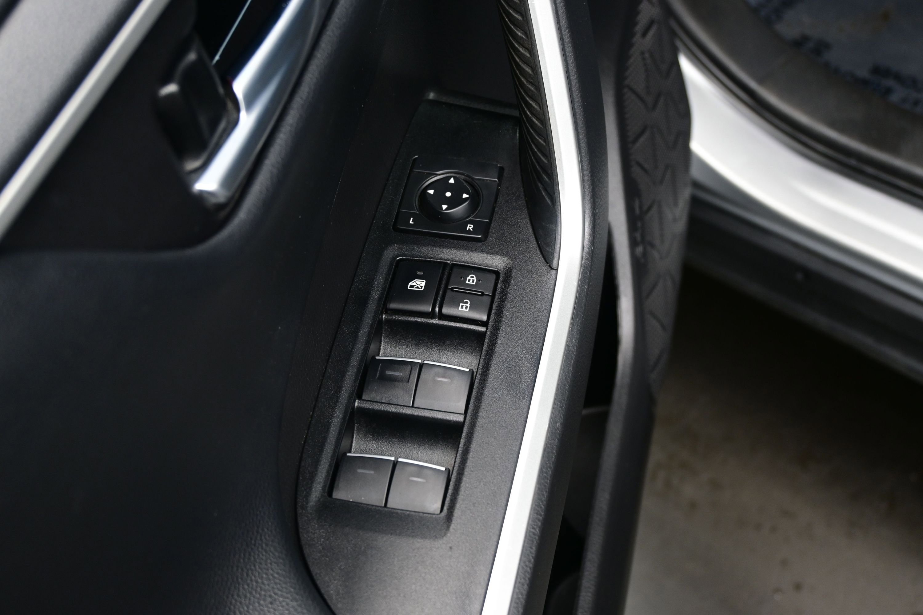 Used 2024 Toyota RAV4 XSE AWD/4WD image 10