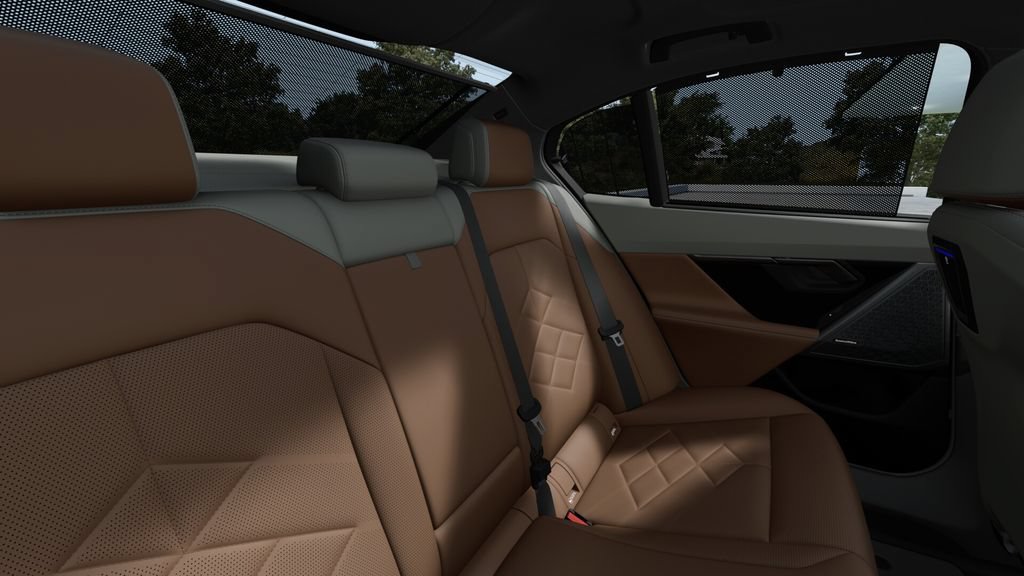 New 2027 BMW 550e xDrive AWD/4WD image 12