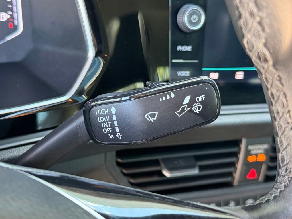 Used 2019 Volkswagen Jetta SEL Premium FWD image 32