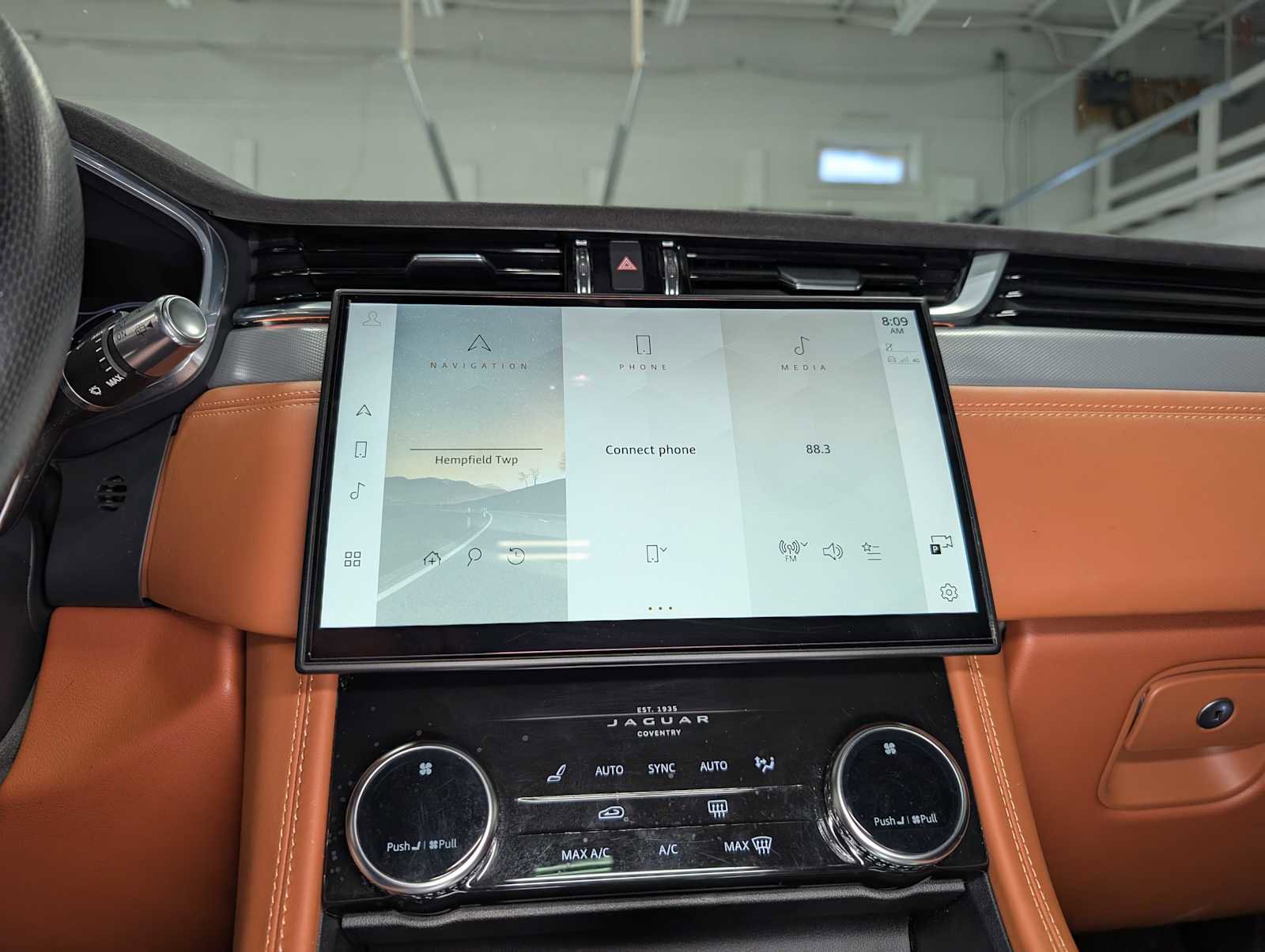 Used 2021 Jaguar F-PACE SVR image 31