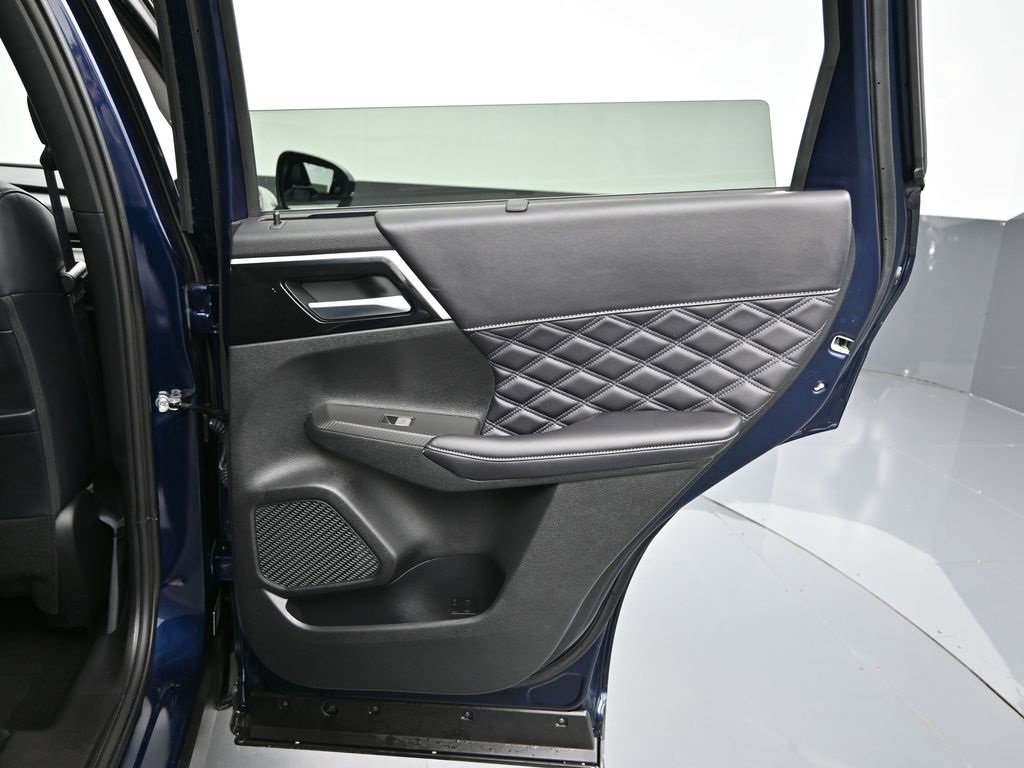 Used 2024 Mitsubishi Outlander SEL image 39