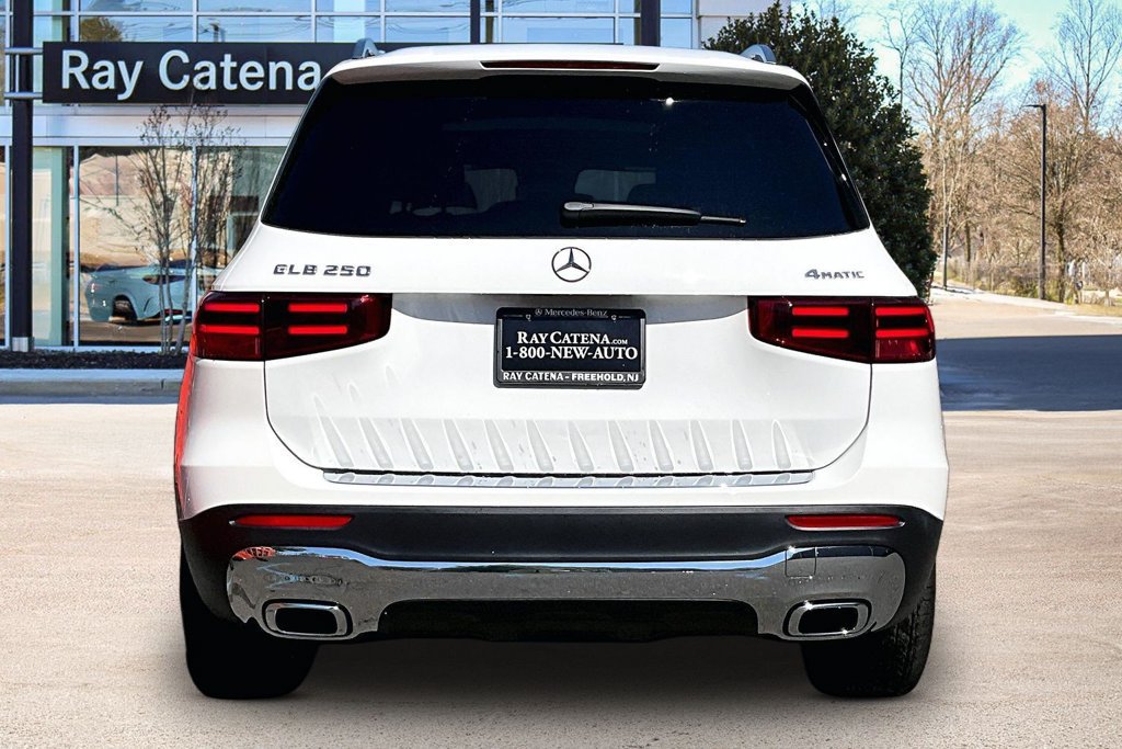 Used 2026 Mercedes-Benz GLB 250 4MATIC image 4