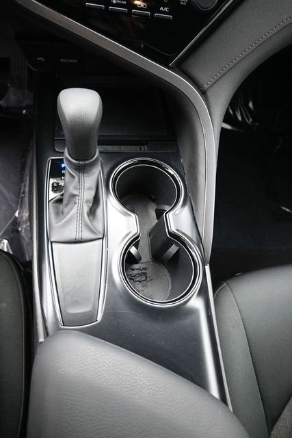 Used 2020 Toyota Camry LE image 16