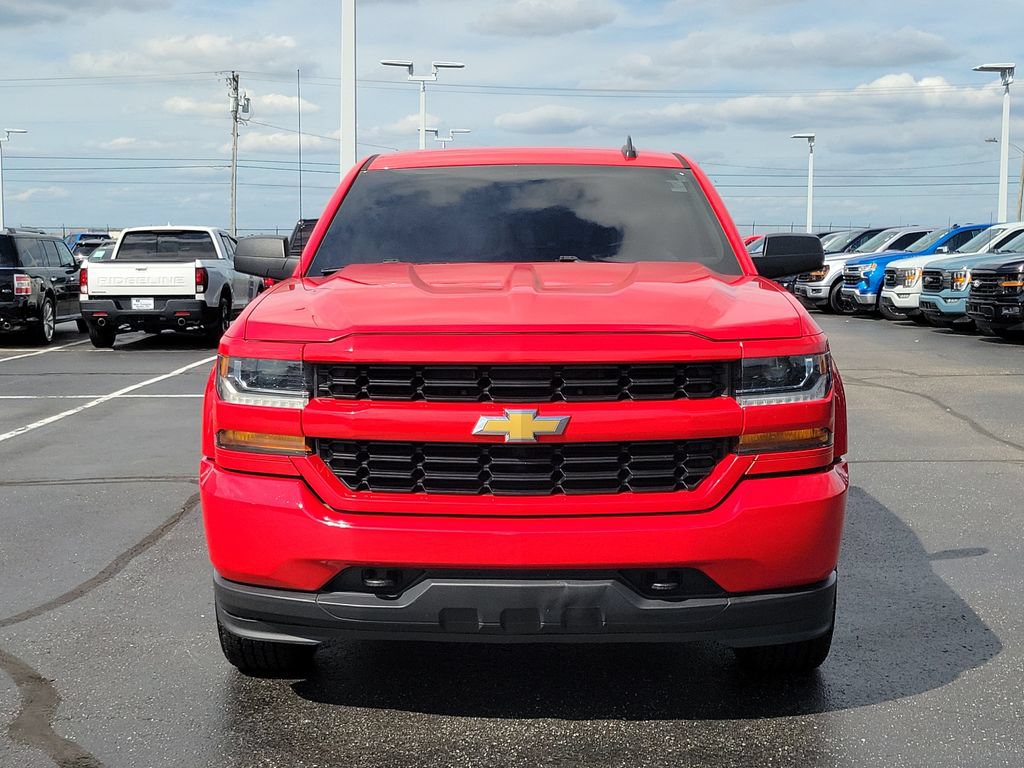Used 2018 Chevrolet Silverado 1500 Custom w/ Custom Convenience Package RWD image 2