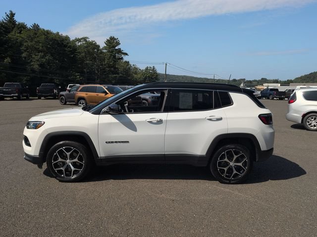 Certified 2024 Jeep Compass Limited w/ Sun and Sound Group AWD/4WD image 9