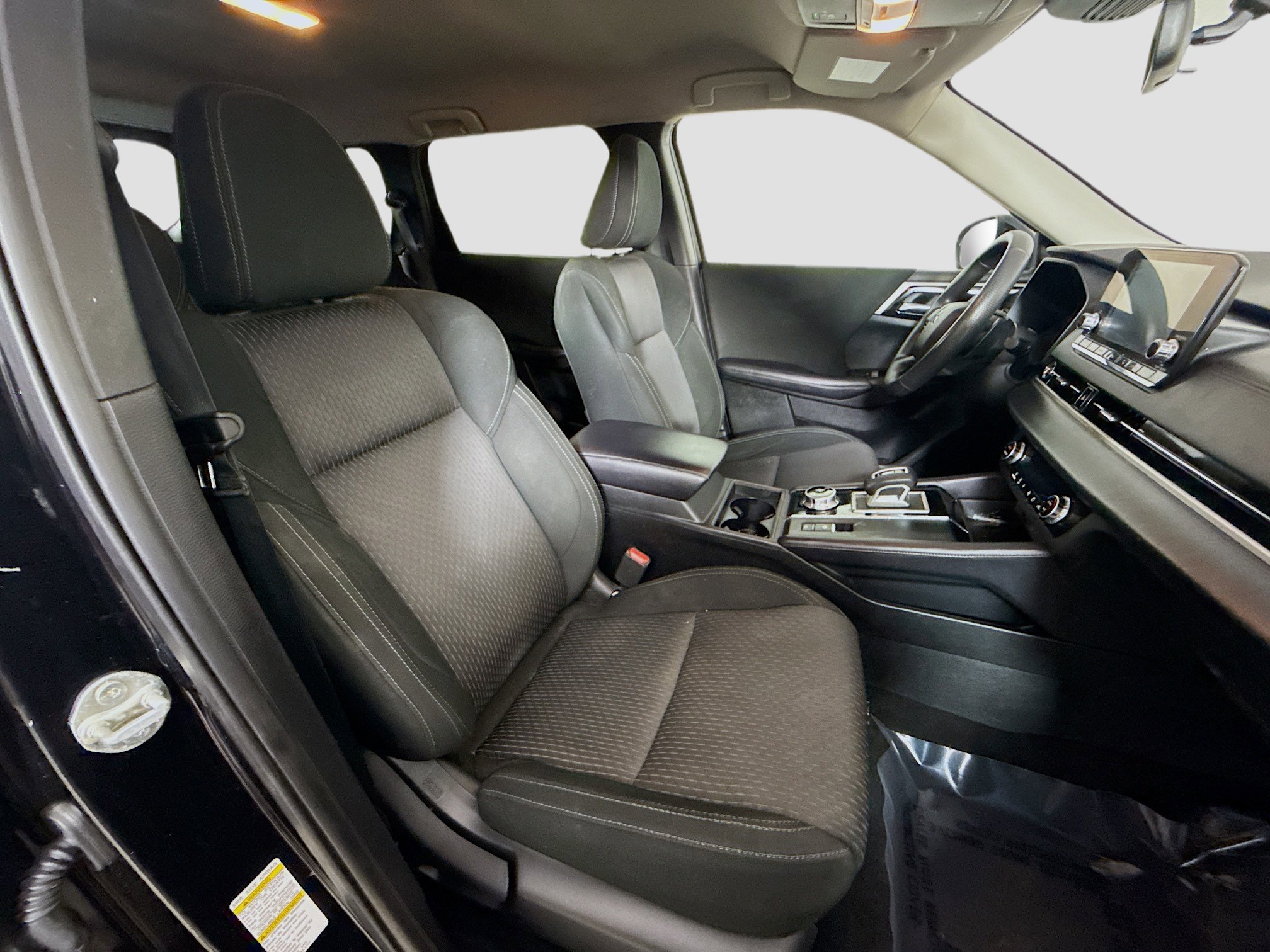 Used 2024 Mitsubishi Outlander ES image 29