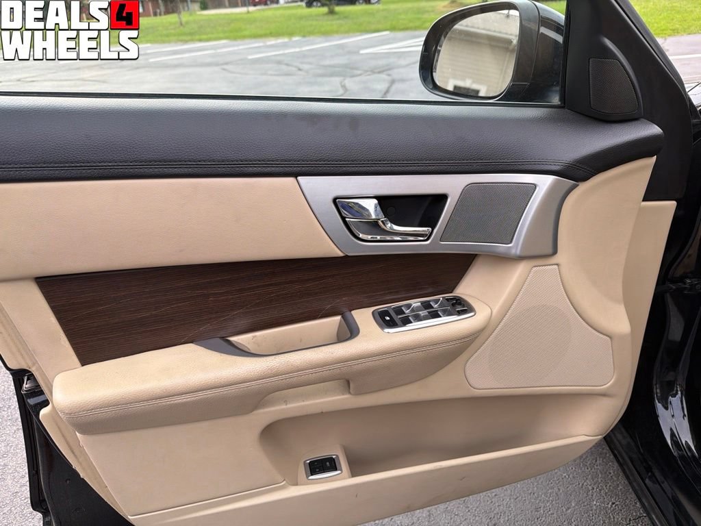 Used 2012 Jaguar XF RWD image 10