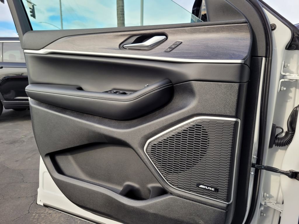 New 2024 Jeep Grand Cherokee Limited 4xe image 18