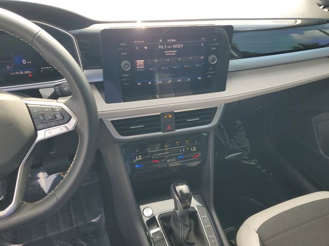 Used 2025 Volkswagen Taos SE w/ Panoramic Sunroof Package image 23