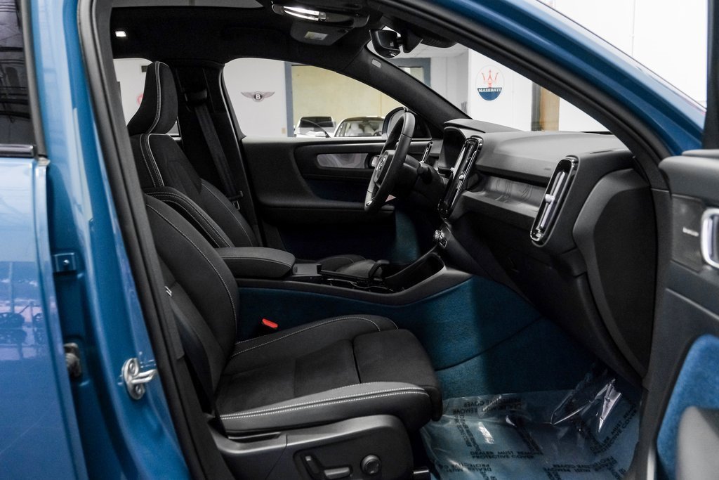 Used 2023 Volvo C40 P8 Recharge Ultimate image 36