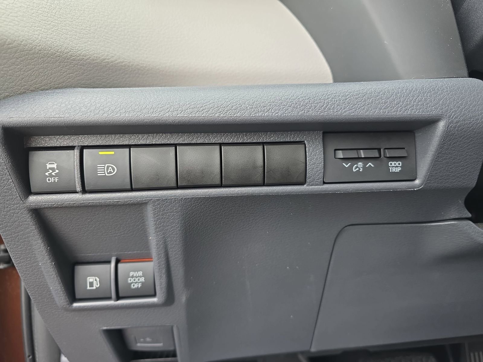 Used 2023 Toyota Sienna XLE image 27