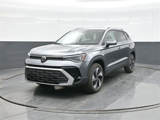 New 2026 Volkswagen Taos SE image 3