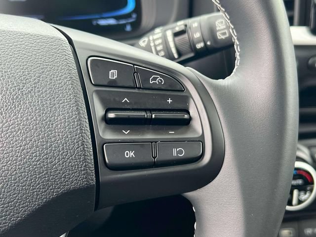 Certified 2023 Hyundai Venue Limited w/ Cargo Package FWD image 20