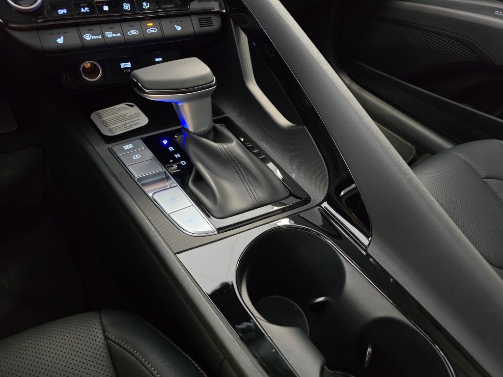 New 2026 Hyundai Elantra Limited FWD image 30
