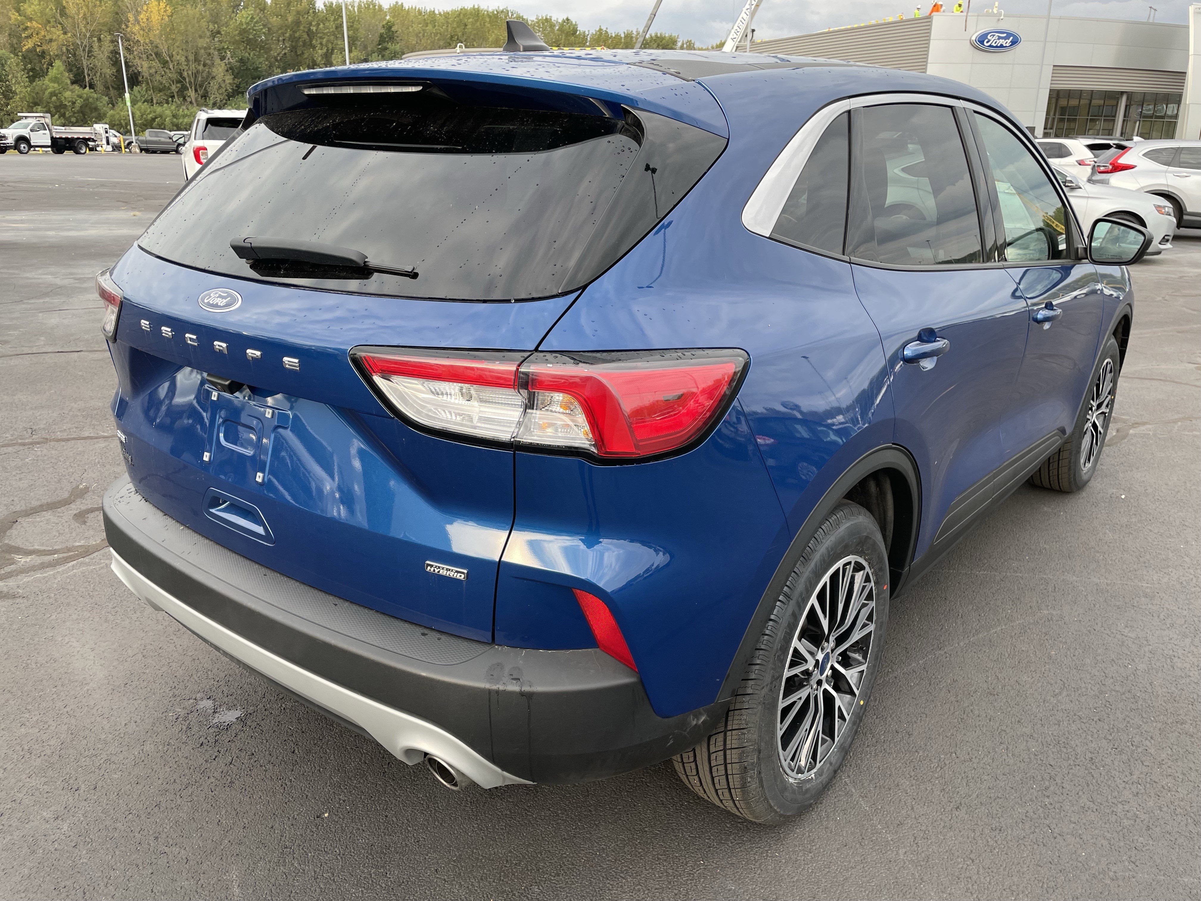 Used 2022 Ford Escape SE w/ Cold Weather Package image 7