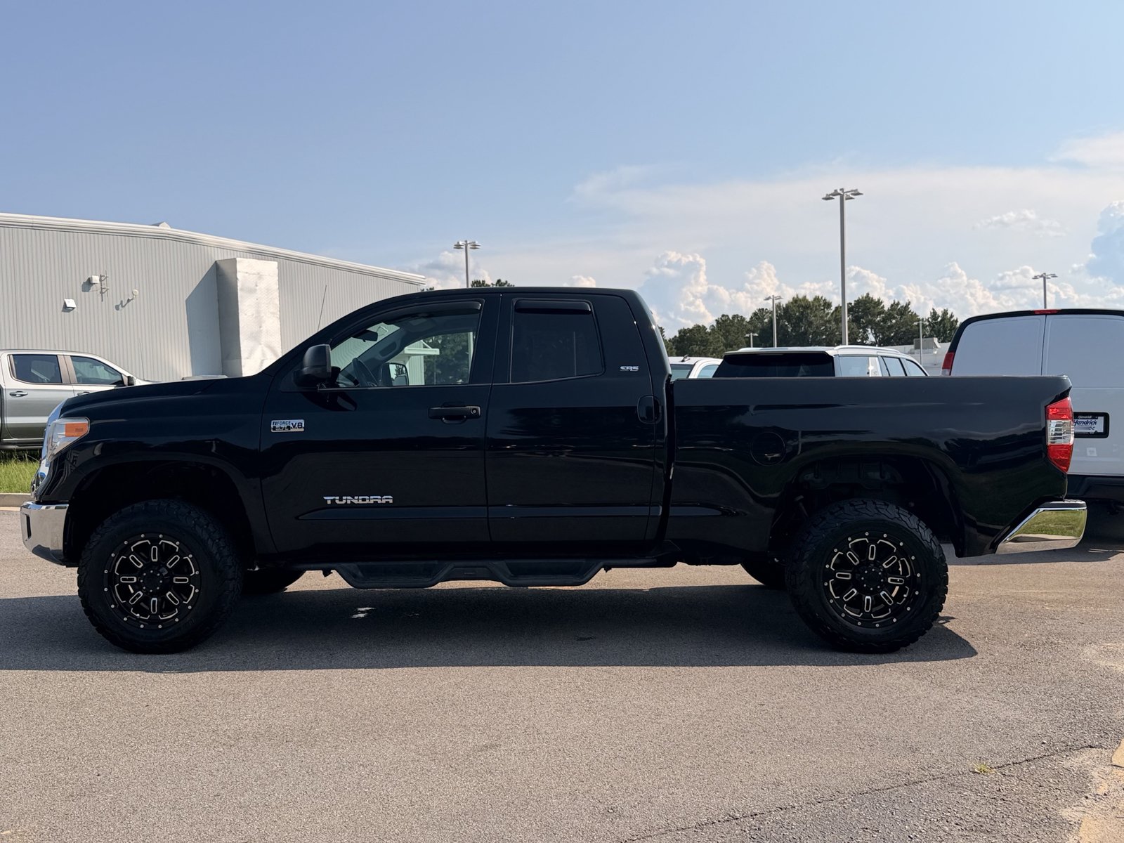 Used 2017 Toyota Tundra SR5 AWD/4WD image 9
