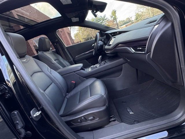 Used 2022 Cadillac XT4 Luxury w/ Cold Weather Package image 28