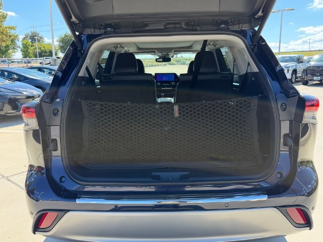 New 2026 Toyota Highlander Platinum AWD/4WD image 8