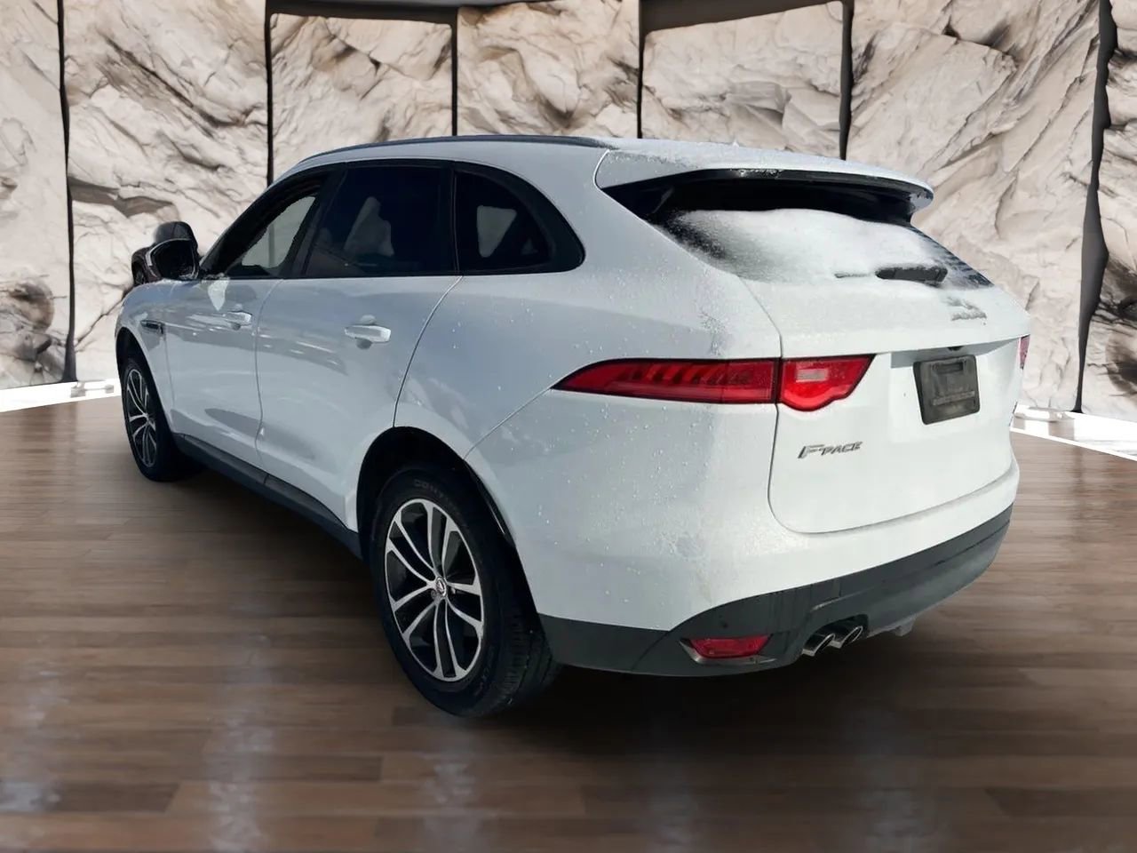 Used 2018 Jaguar F-PACE Premium image 5