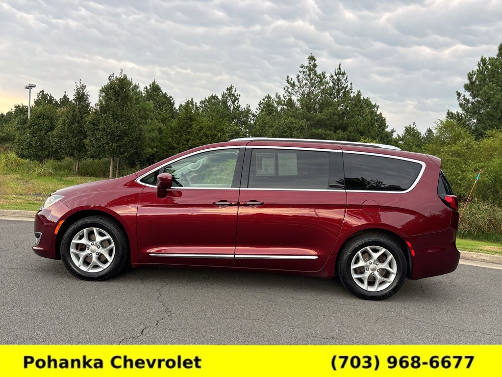 Used 2018 Chrysler Pacifica Touring-L w/ Tire & Wheel Group FWD image 4