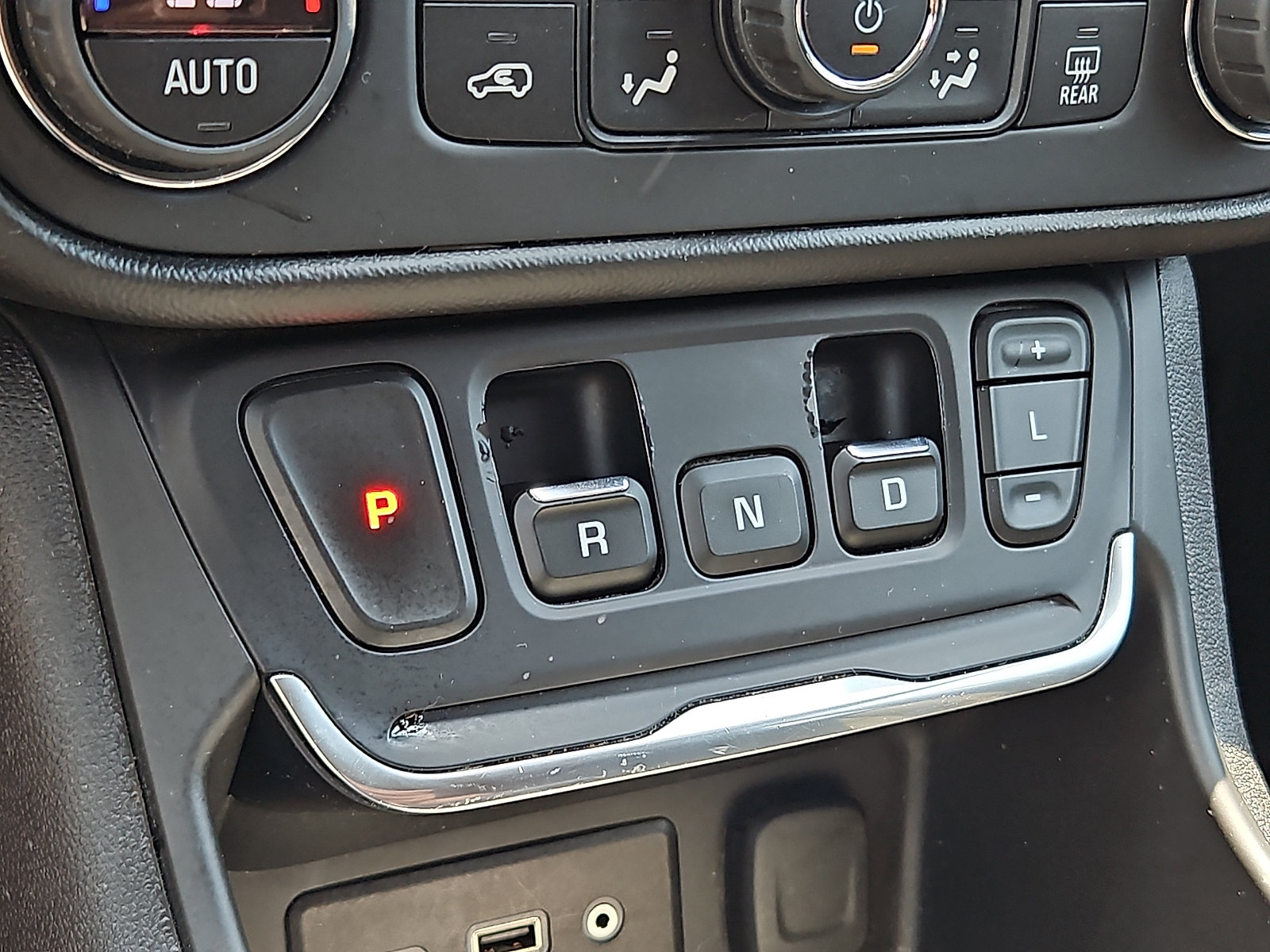 Certified 2018 GMC Terrain SLE w/ Driver Convenience Package FWD image 14