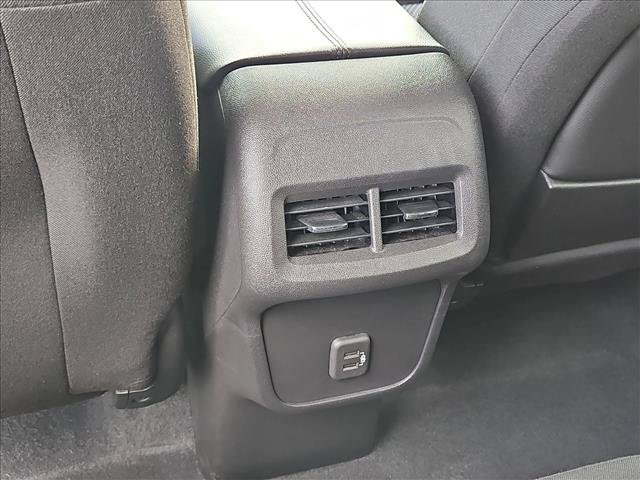 Used 2024 GMC Terrain SLE w/ Driver Convenience Package FWD image 16