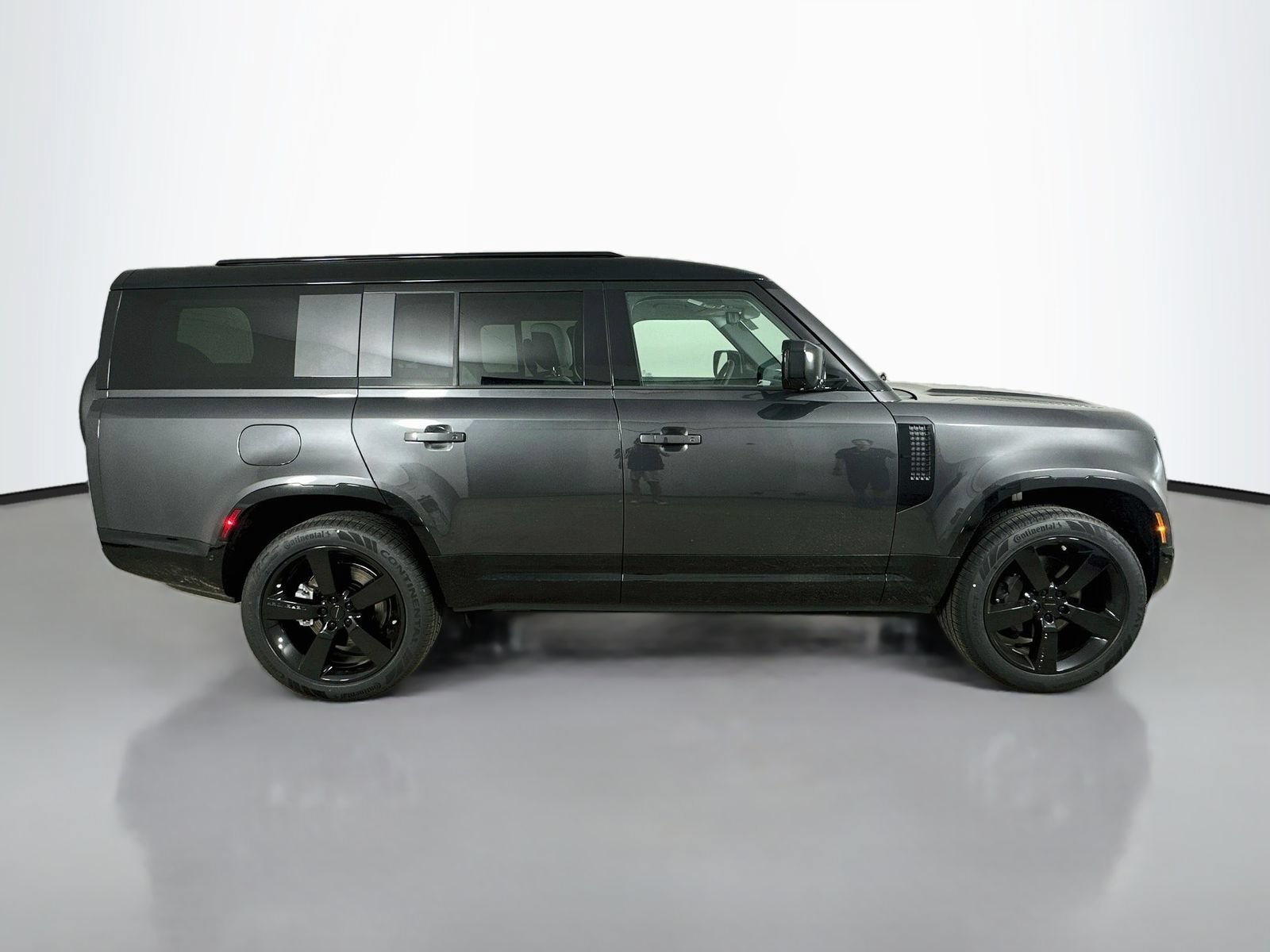 New 2026 Land Rover Defender 130 X-Dynamic SE AWD/4WD image 4