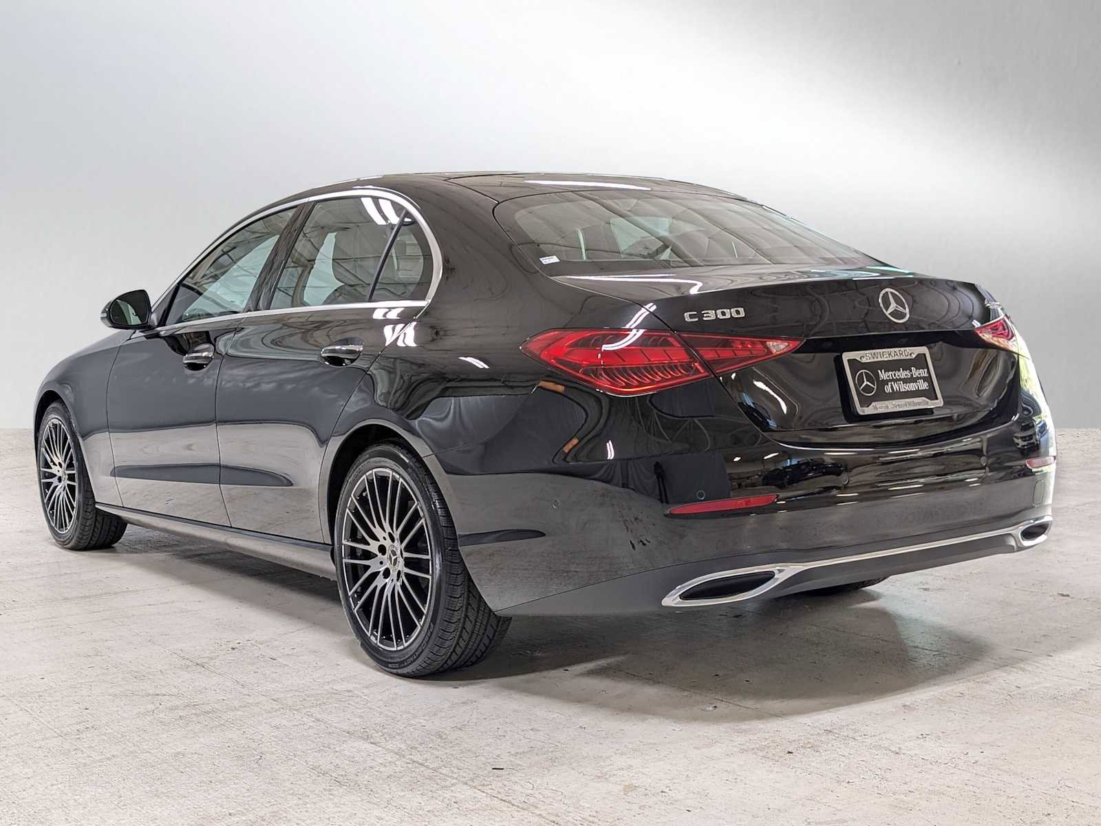 Used 2025 Mercedes-Benz C 300 4MATIC Sedan image 5