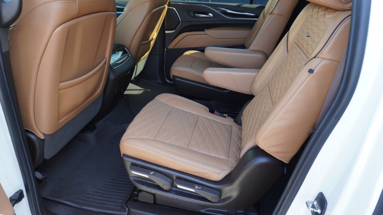 Used 2024 Cadillac Escalade ESV Premium Luxury AWD/4WD image 14
