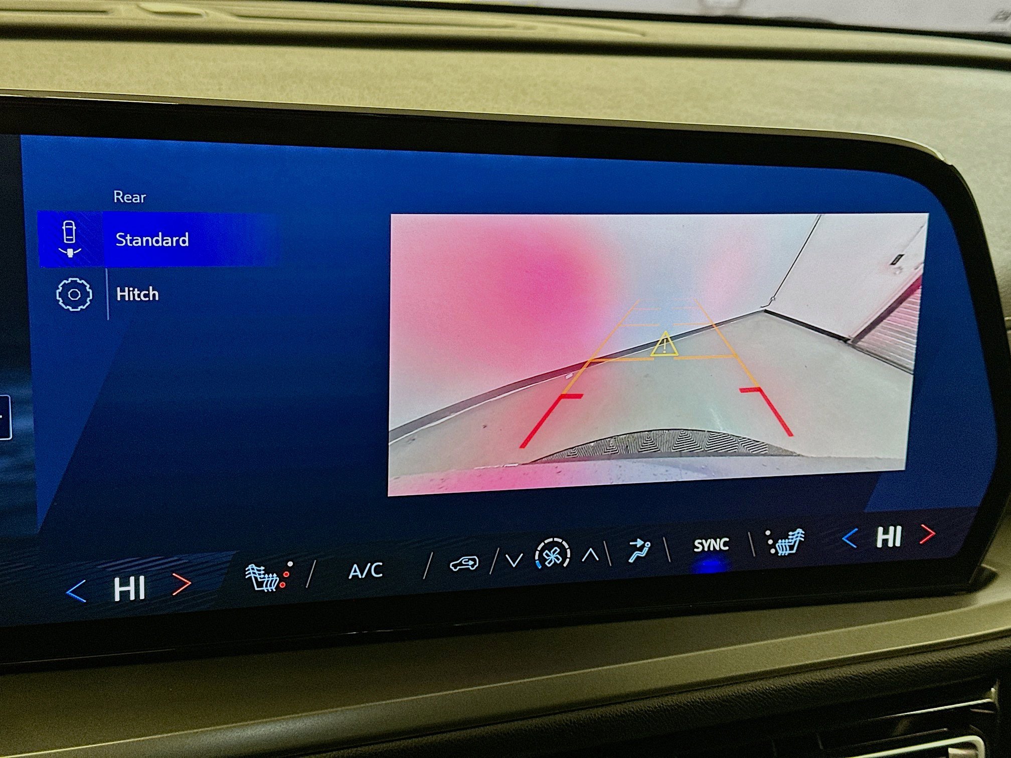 Used 2025 Chevrolet Traverse LT image 23