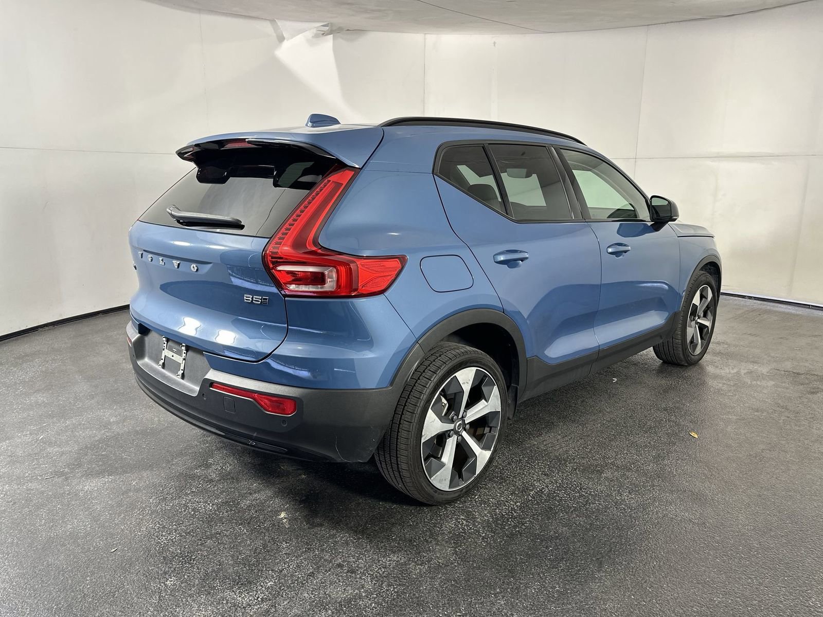 Used 2023 Volvo XC40 B5 Plus w/ Protection Package Premier image 8