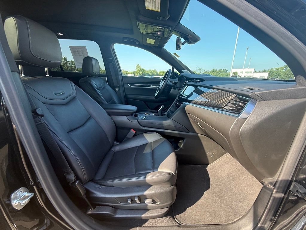 Certified 2025 Cadillac XT6 Premium Luxury w/ Technology Package AWD/4WD image 33