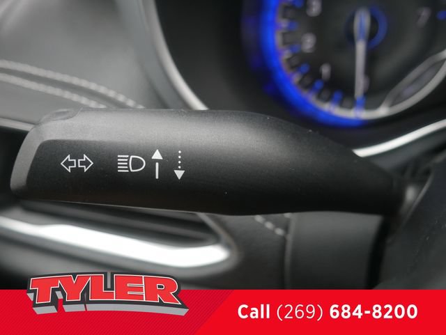 Used 2025 Chrysler Pacifica Limited FWD image 23