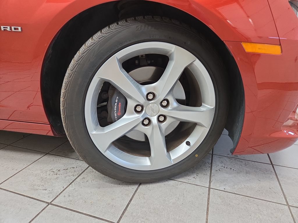 Used 2015 Chevrolet Camaro SS RWD image 7
