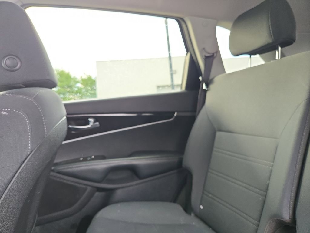 Certified 2019 Kia Sorento LX w/ LX Convenience Package image 16