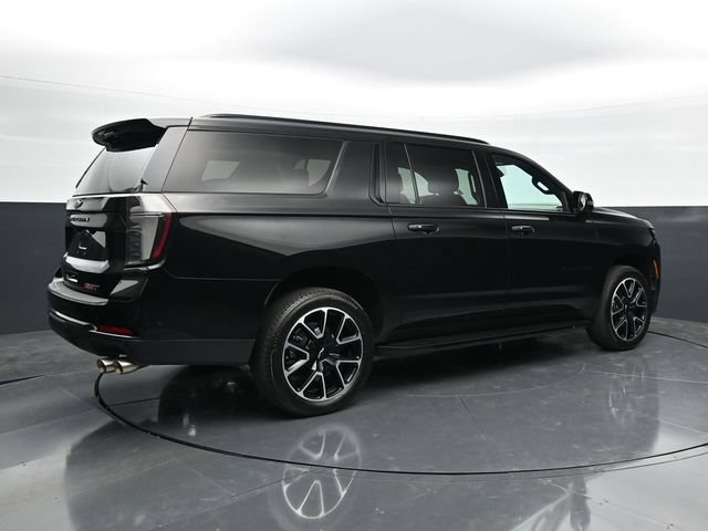 Used 2025 Chevrolet Suburban RST w/ Comfort Package AWD/4WD image 2