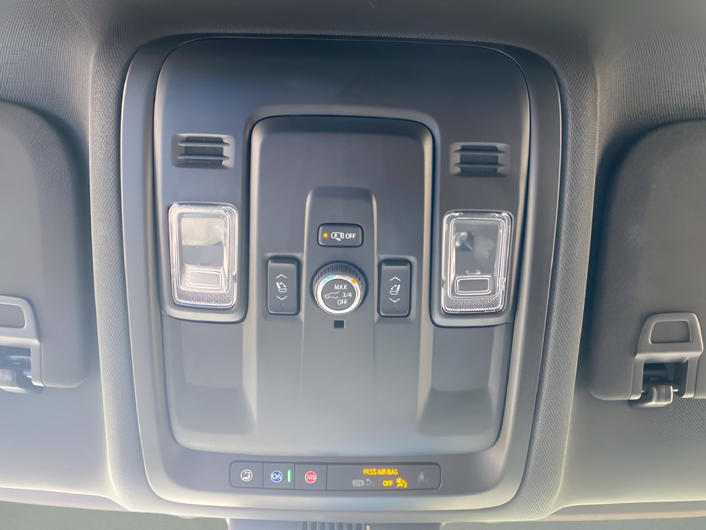 Used 2025 GMC Yukon XL AT4 w/ LPO, Floor Liner Package AWD/4WD image 30