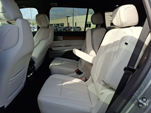 New 2026 Cadillac Vistiq Premium Luxury AWD/4WD image 5