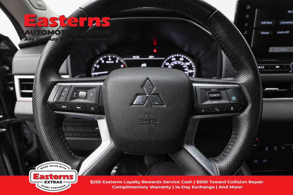 Used 2025 Mitsubishi Outlander SE FWD image 11