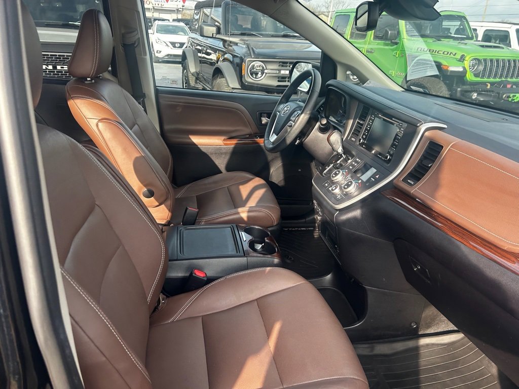 Used 2020 Toyota Sienna Limited Premium image 16