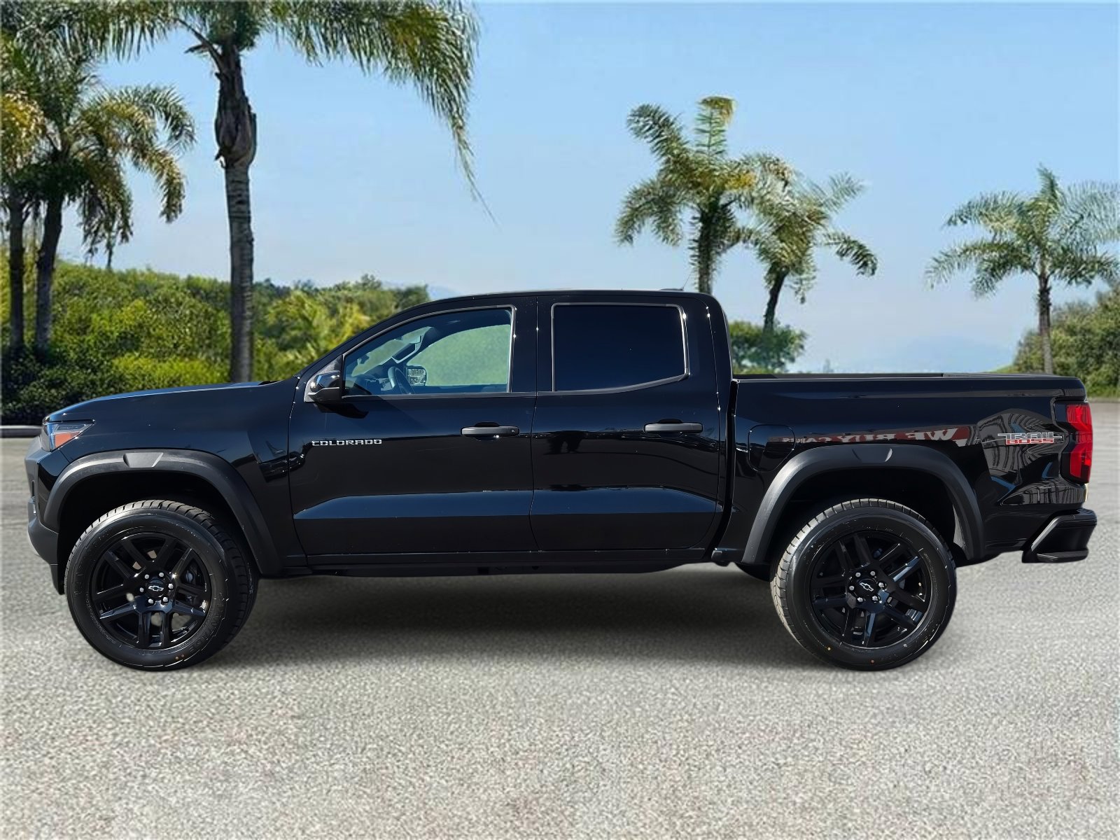 Used 2024 Chevrolet Colorado Trail Boss w/ Advanced Trailering Package image 2