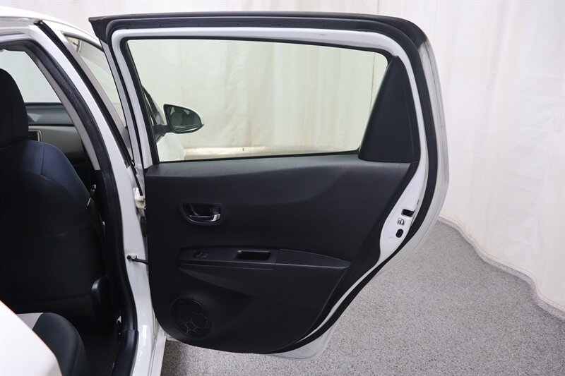 Used 2014 Toyota Yaris LE FWD image 27