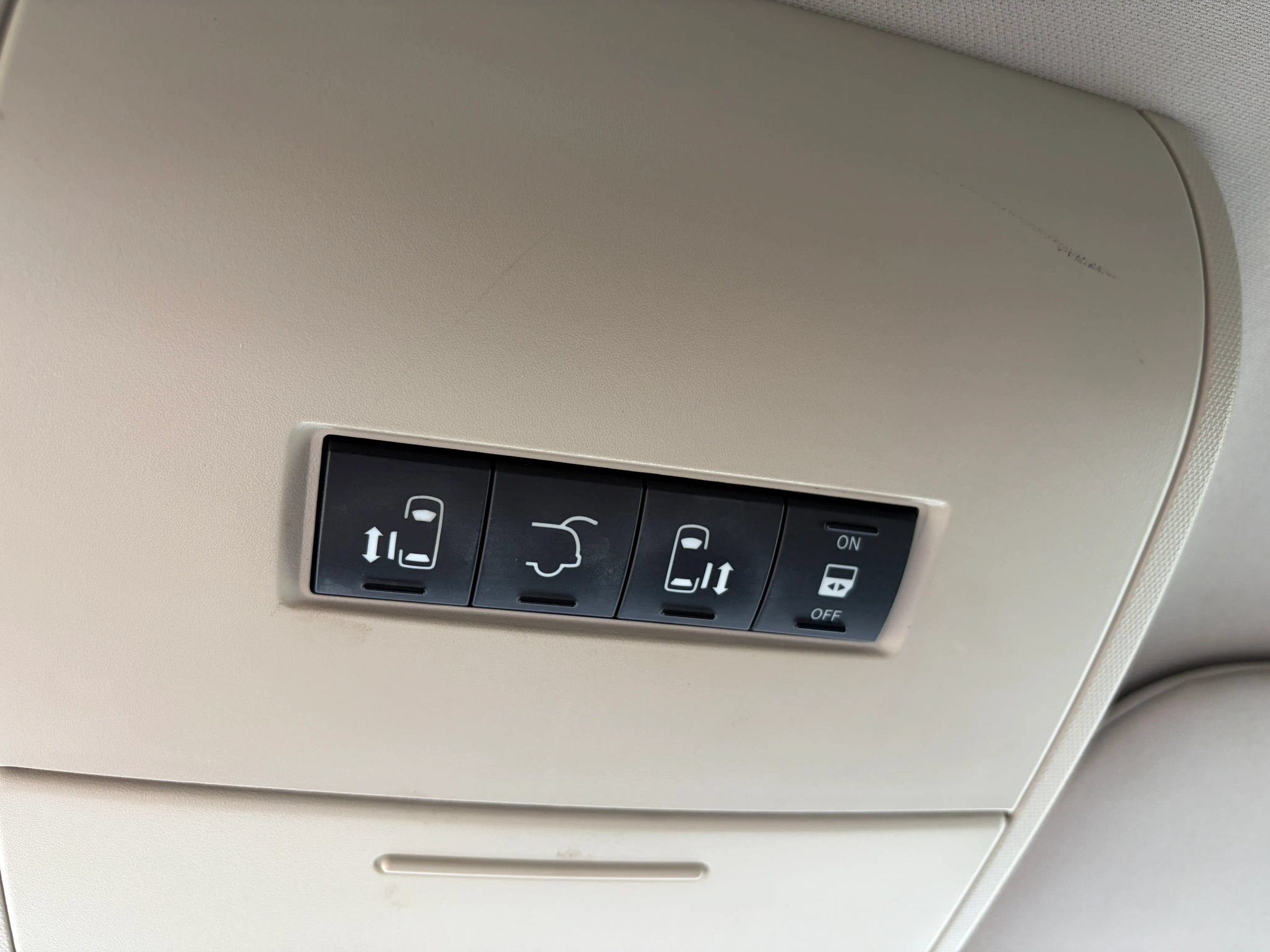 Used 2013 Dodge Grand Caravan SXT w/ Rear Park Assist Pkg FWD image 30