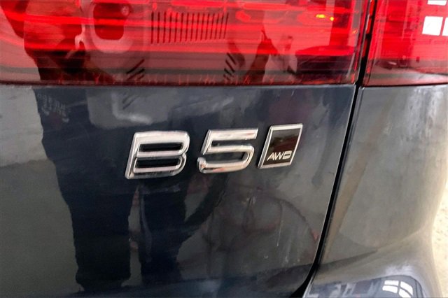 Certified 2025 Volvo V60 B5 Cross Country Plus image 9