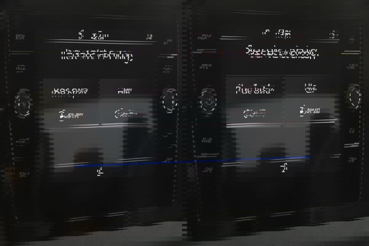 Used 2025 Volkswagen Jetta SE image 30