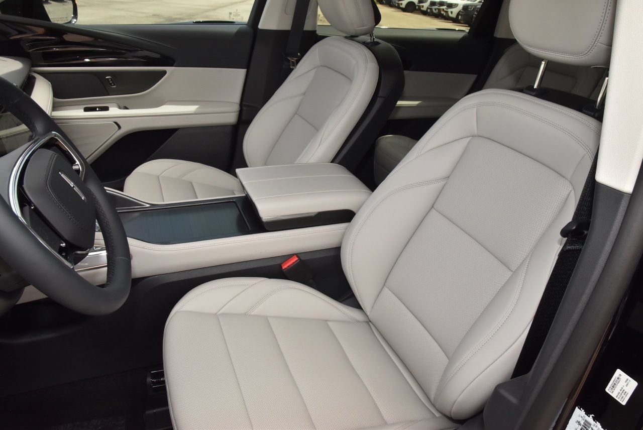New 2026 Lincoln Nautilus Premier AWD/4WD image 32