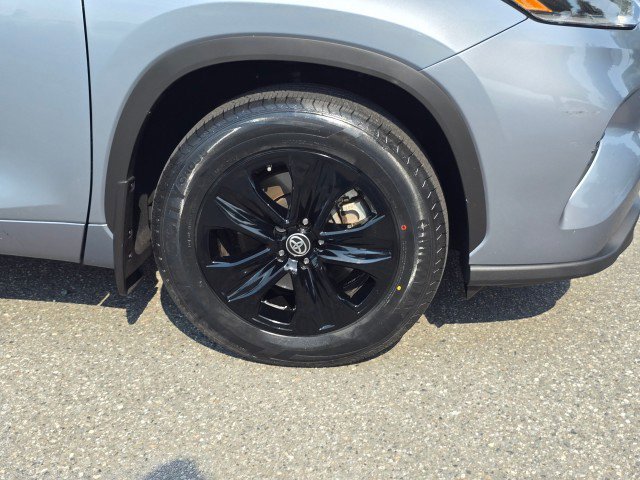 Used 2021 Toyota Highlander XLE image 2