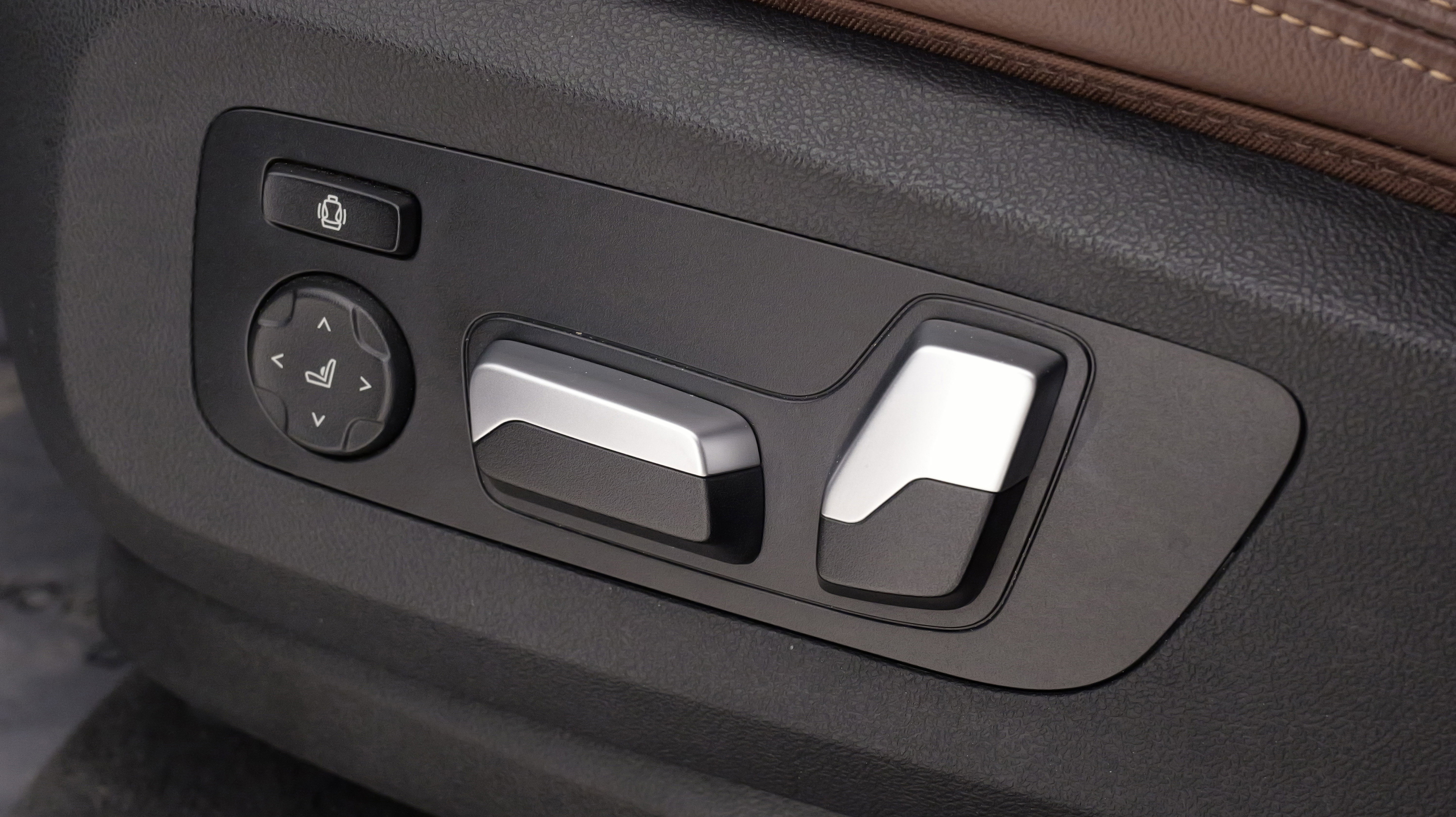 Used 2021 BMW X5 xDrive40i w/ Convenience Package image 43