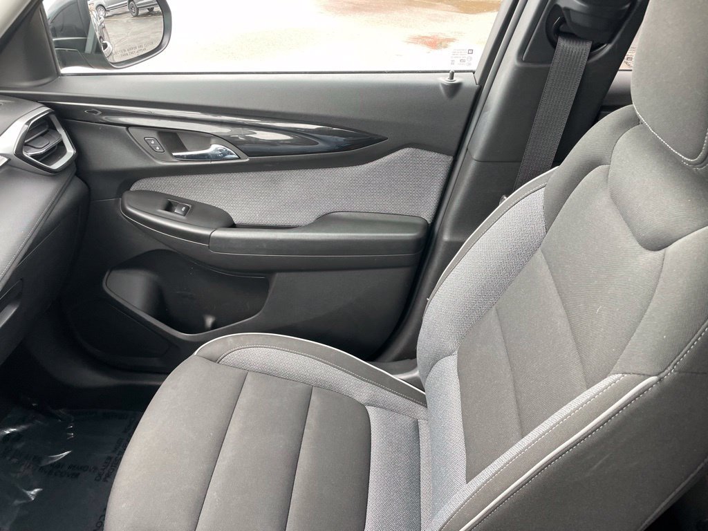 Used 2025 Chevrolet TrailBlazer LT AWD/4WD image 17